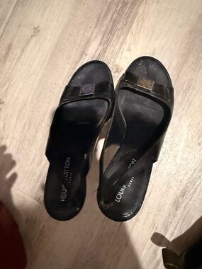 Louis Vuitton Black Patent Leather Open-Toe Mules with Logo Plaque